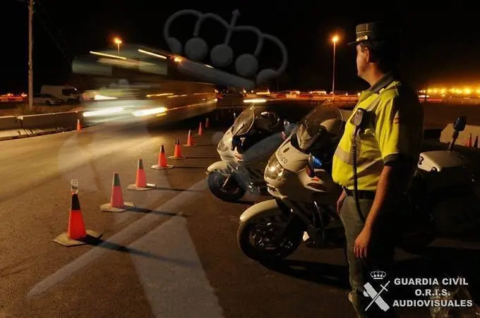 Reportaje fotogr&aacute;fico de la seguridad en Rock in Rio celebrado en Madrid  (en Arganda del Rey) Guardia Civil de Tr&aacute;fico control de carretera. 