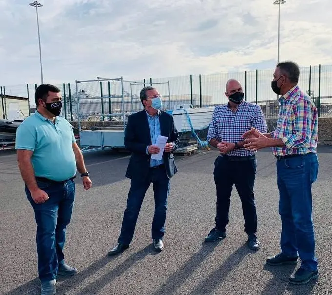 Visita de las autoridades al Centro Na&uacute;tico Insular