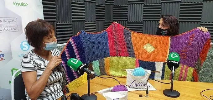 Tejedoras Subversivas con un chal