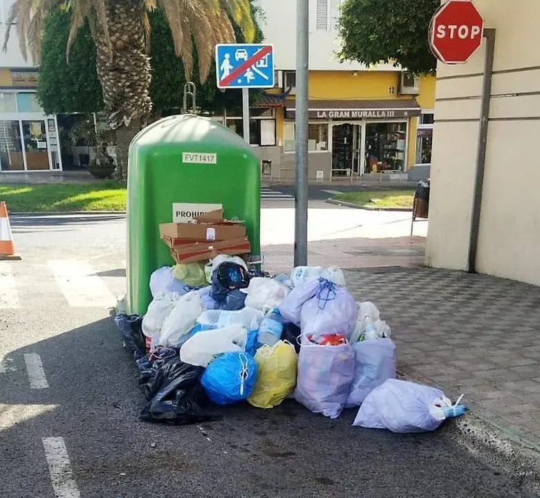 Puerto del Rosario solicita la colaboraci&oacute;n vecinal para el uso responsable de los contenedores de basura de Juan de Bethencourt