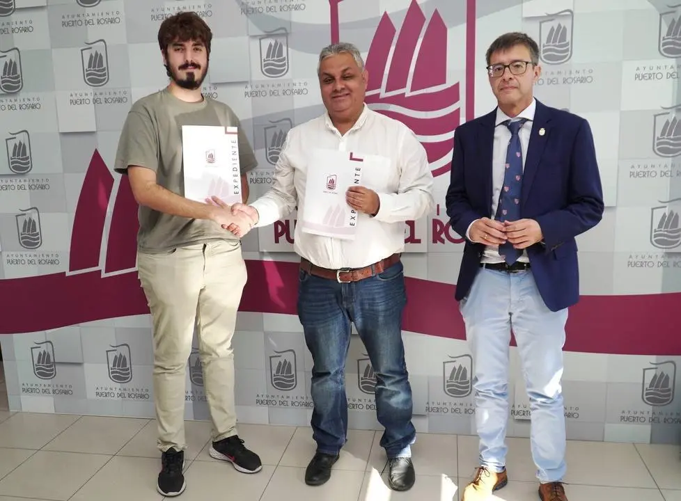 FIRMA CONVENIO CON ADRI&Aacute;N TEJERO, DIRECTOR CINE Y &Aacute;RIDA FILMS, - READAPTACI&Oacute;N OBRA SAN BUENO M&Aacute;RTIR EN PUERTO CABRAS