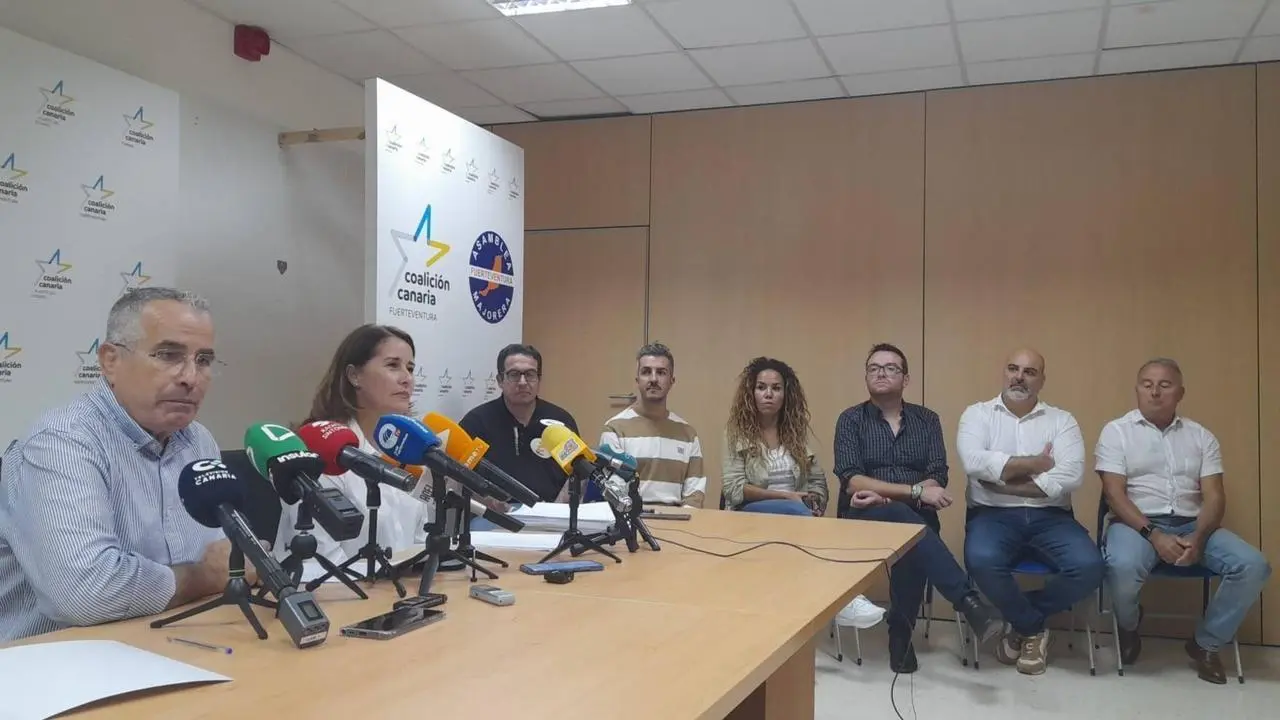 Cabrera y Garc&iacute;a, junto con los consejeros cesados