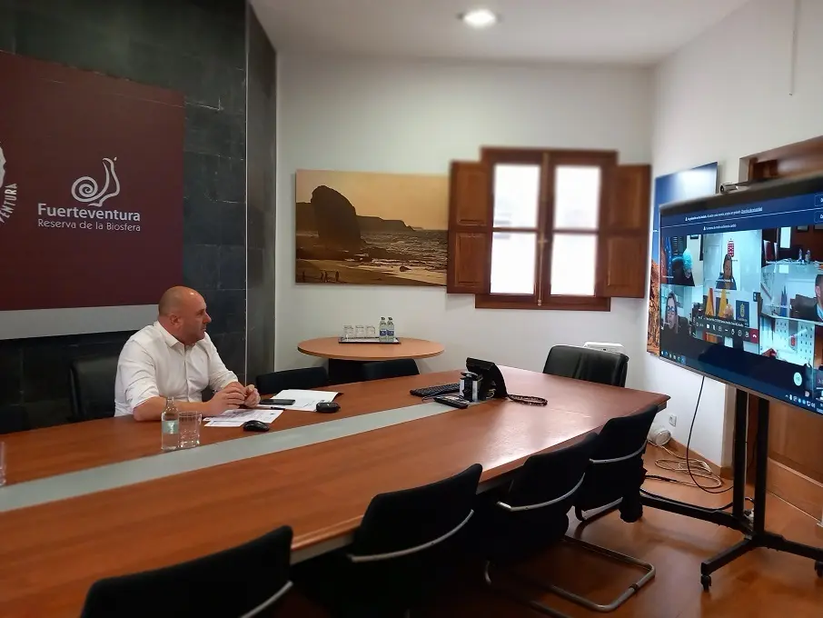 Sergio LLoret en la reuni&oacute;n de la FECAI