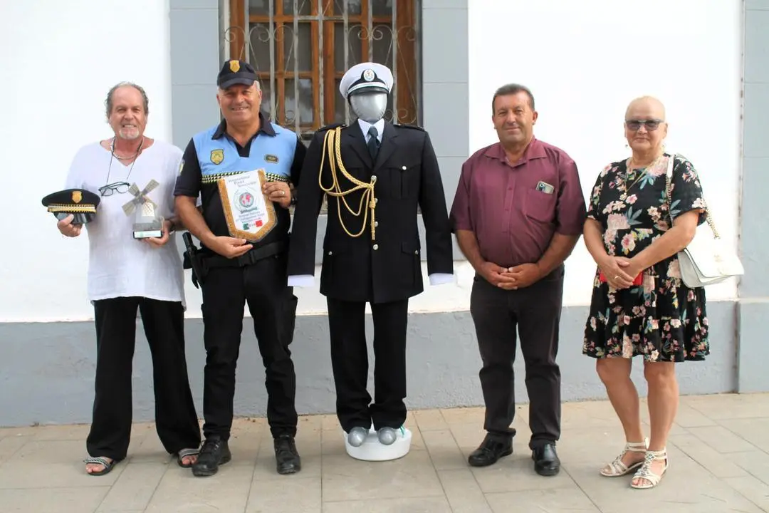Reconocimiento a la Polic&iacute;a Local de Antigua de la International Police Association (2)