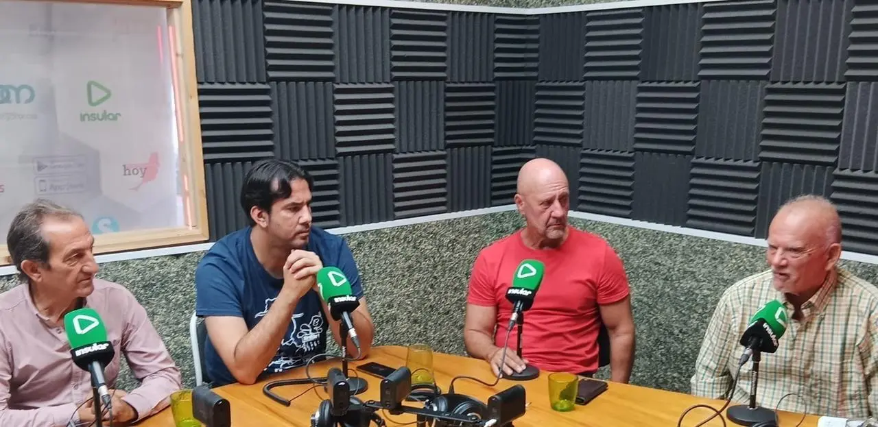 Mart&iacute;nez, Hern&aacute;ndez, Del Pozo y Mu&ntilde;iz (derecha)