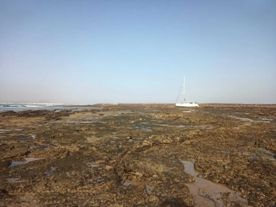 140224 Encallamiento de embarcaci&oacute;n en isla de Lobos