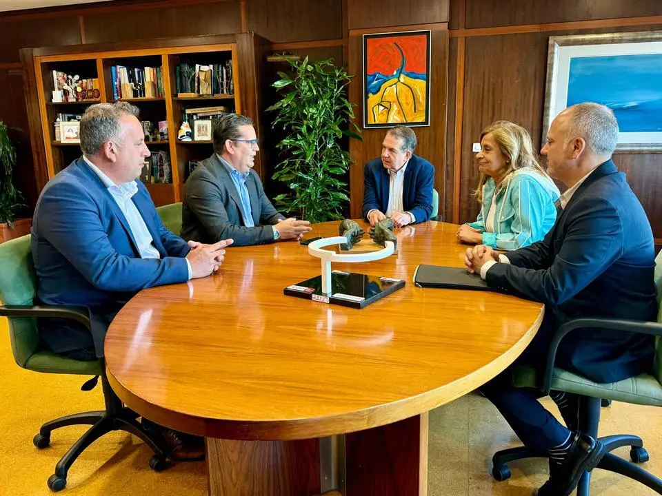 P&aacute;jara estrecha lazos con Galicia (1)