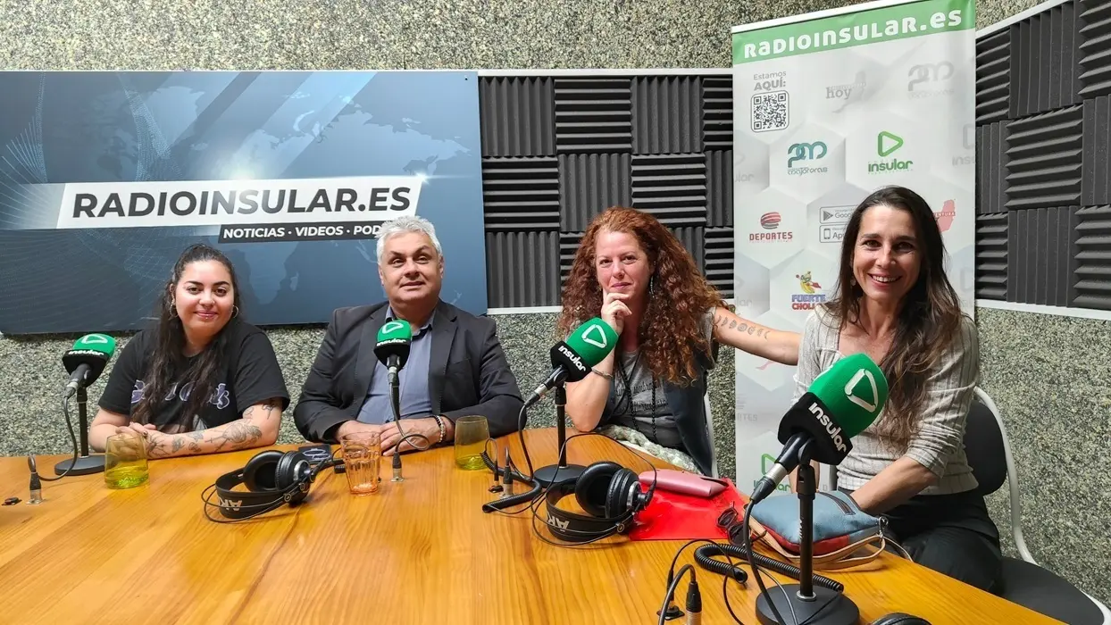J&oacute;venes de la palabra en Radio Insular