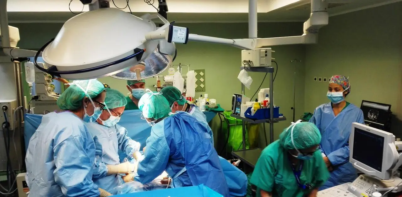 intervenci&oacute;n quir&uacute;rgica operaci&oacute;n