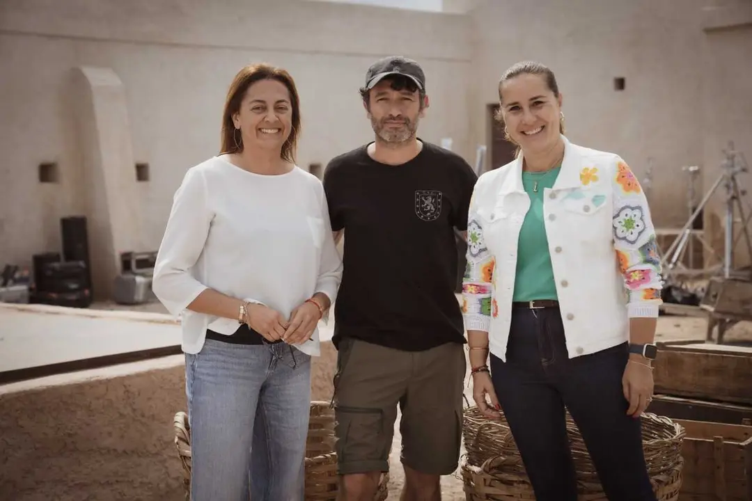 Lola Garc&iacute;a y Nereida Calero con Rodrigo Sorogoyen