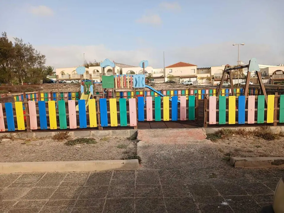 El Ayuntamiento de P&aacute;jara retira varios parques infantiles de Costa Calma por motivos de seguridad