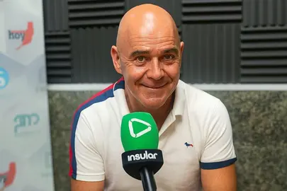 Entrevista en estudio de radio