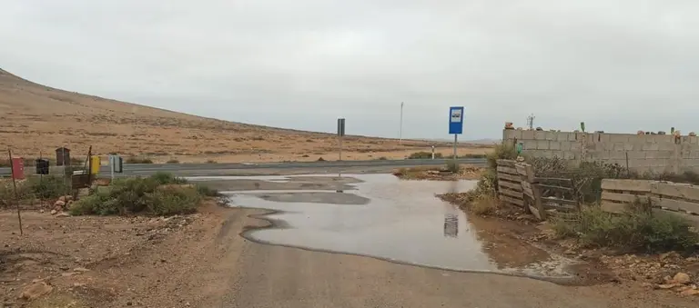 Tubería rota en Tefía