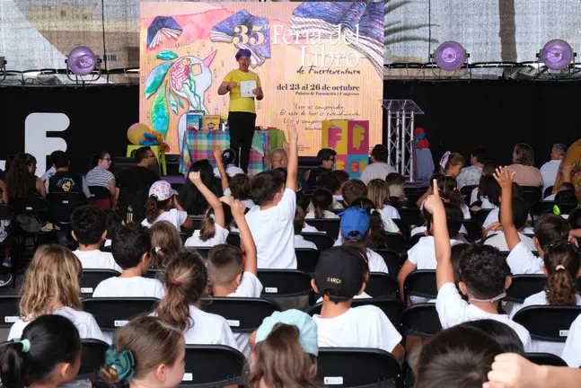 20251024 ESCOLARES FERIA DEL LIBRO_20251024_escolares_feriadellibro 1