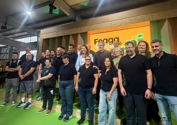 Las autoridades con los representantes de ADISFUER