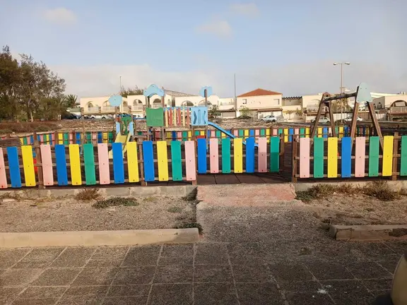 El Ayuntamiento de P&aacute;jara retira varios parques infantiles de Costa Calma por motivos de seguridad