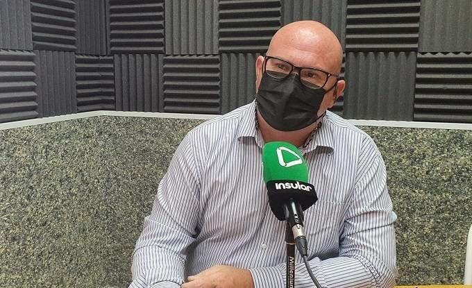 Mario de la Cruz en Radio Insular