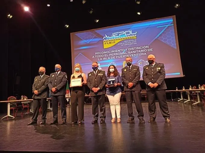 Jefes de Policia Local y personal sanitario homenajeado