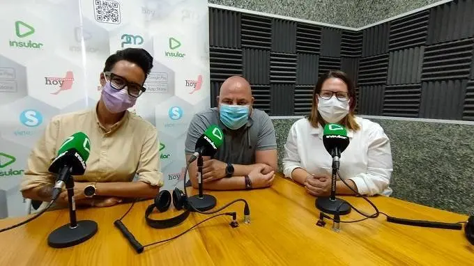 David Perdomo junto a las pregoneras