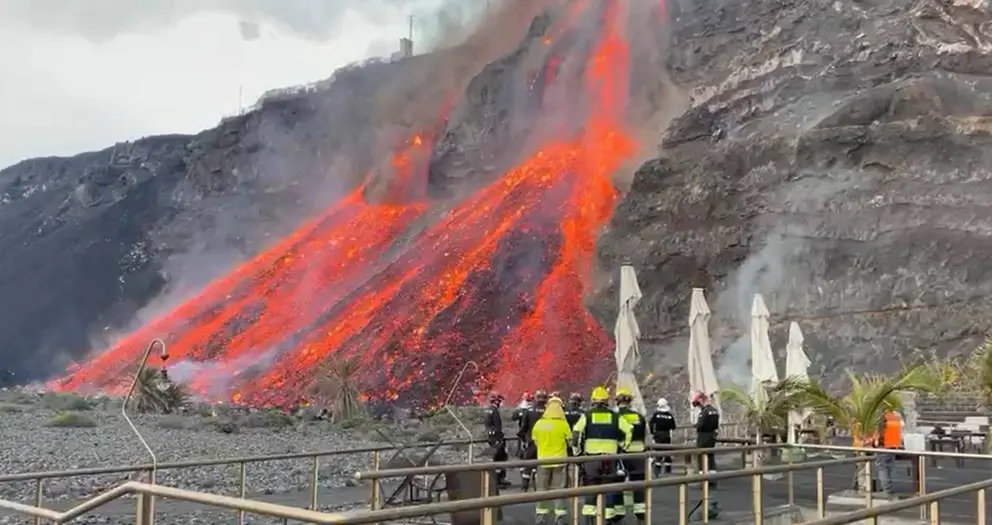 10 noviembre  2021 BOMBEROS FTV EN LA PALMA