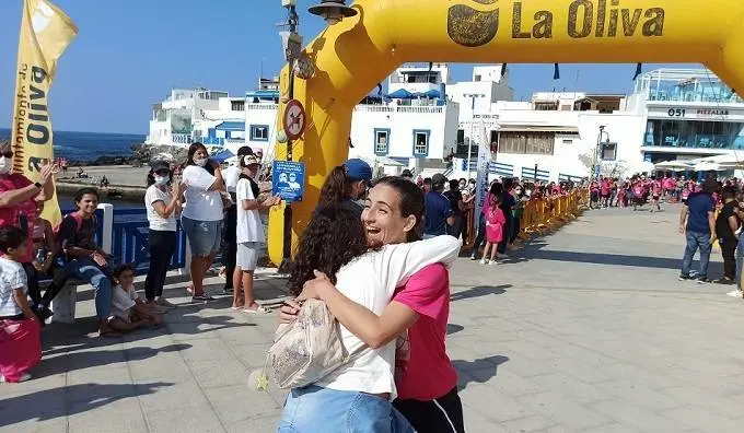 Ganadora de la carrera del cáncer de mama en Cotillo 2021