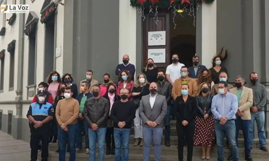 El Cabildo guarda un minuto de silencio