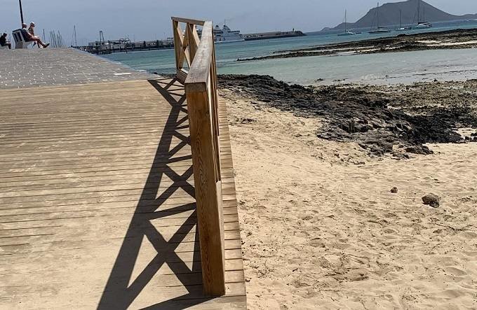 falta de accesibilidad a la playa de Corralejo