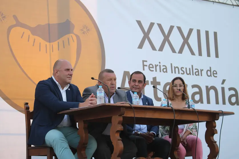 Inauguracion y Bienvenida a los artesanos y artesanas en la Feria Insular de Artesania 2022 (3)