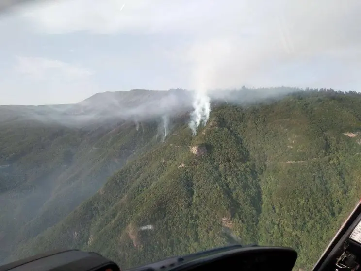 250722 Vista aérea del incendio esta mañana