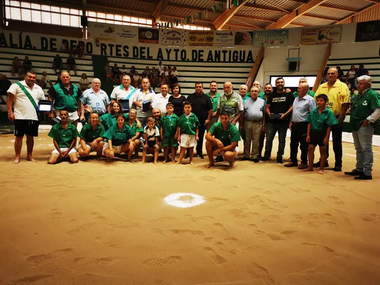 Homenaje a la lucha canaria en Antigua  (1)