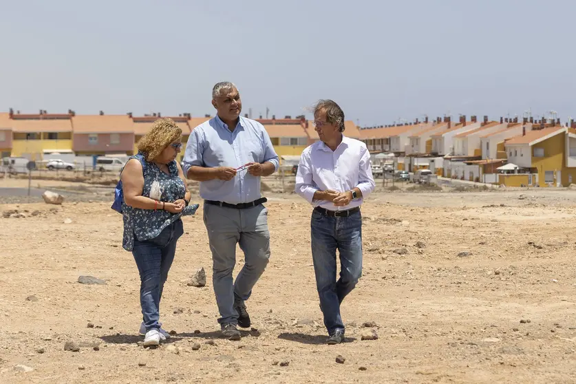 IMAGEN VISITA PARCELA EL MATORRAL PARA NUEVO CENTRO SALUD