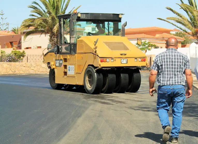 Alcalde de Antigua supervisando una obra en Triquivijate