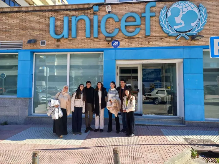 ENCUENTRO AILIN, DEL CAI DE PUERTO DEL ROSARIO, Y OTROS JÓVENES (UNICEF), CON PEDRO SÁNCHEZ, PRESIDENTE DEL GOBIERNO 3