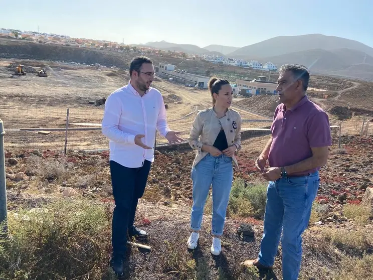 José Vicente, Jessica y Claudio en pista atletismo Corralejo