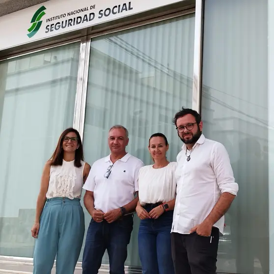 29 junio 2023 a. En Puerto del Rosario. De izquierda a derecha, Natalia Santana, Luis Campos, Peña Armas y Txema Santana