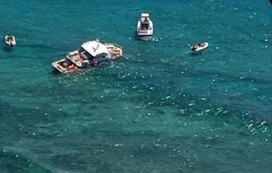 barco semihundido Lobos