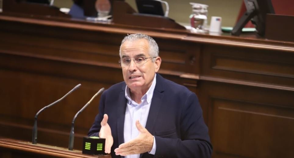Mario Cabrera en el Parlamento