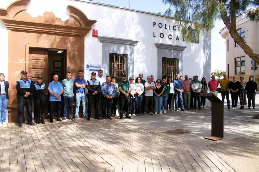 Minuto de silencio en Antigua (2) (1)