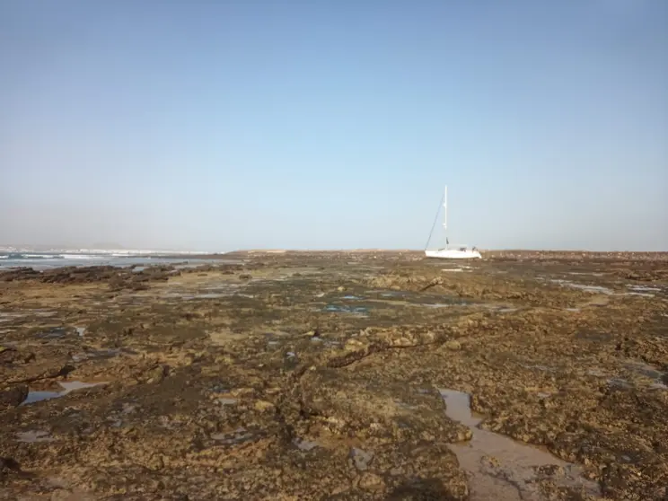 140224 Encallamiento de embarcación en isla de Lobos