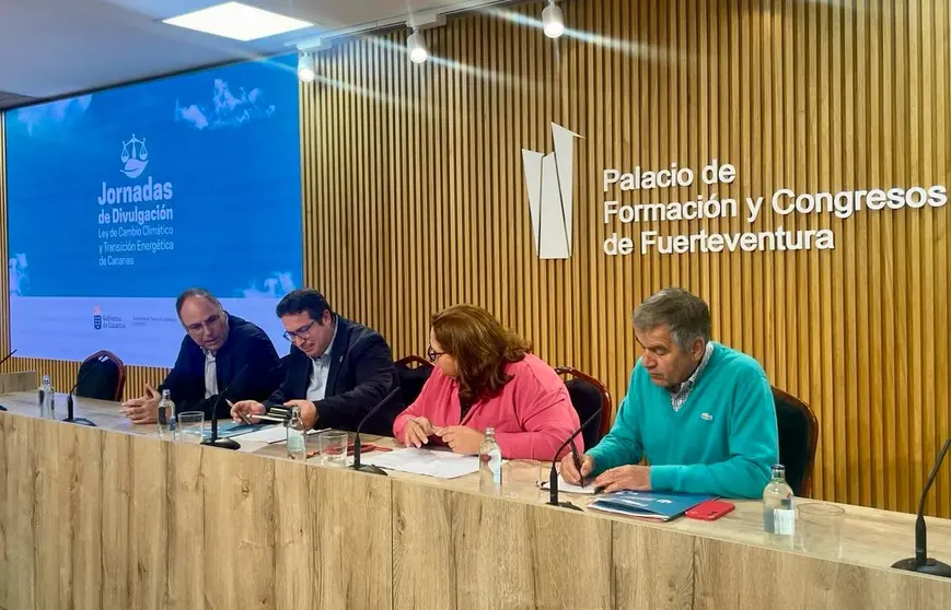 020325. NP. Transición presenta la Ley de Cambio Climático al personal técnico de las administraciones locales de Fuerteventura 2