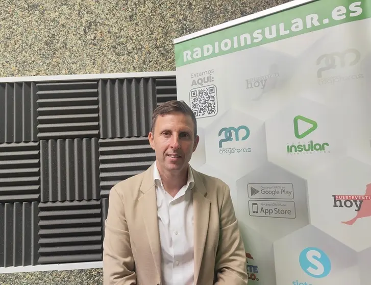 Alejandro en Radio Insular