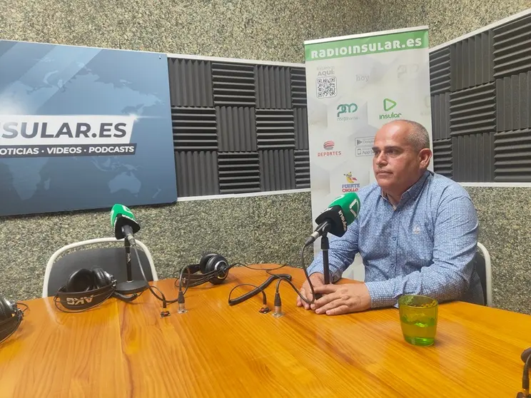 Tomás Pérez de lado