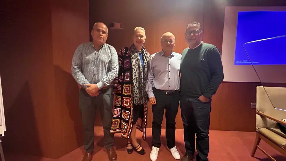 Autoridades en la presentación