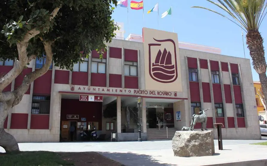 FACHADA-AYTO-CON-BANDERAS