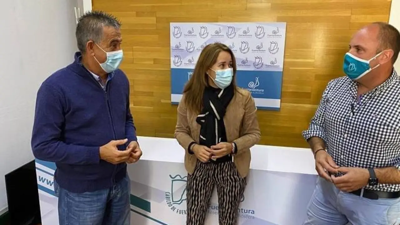CLAUDIO GUTI&Eacute;RREZ, LOLA GARC&Iacute;A Y SERGIO LLORET (dcha)