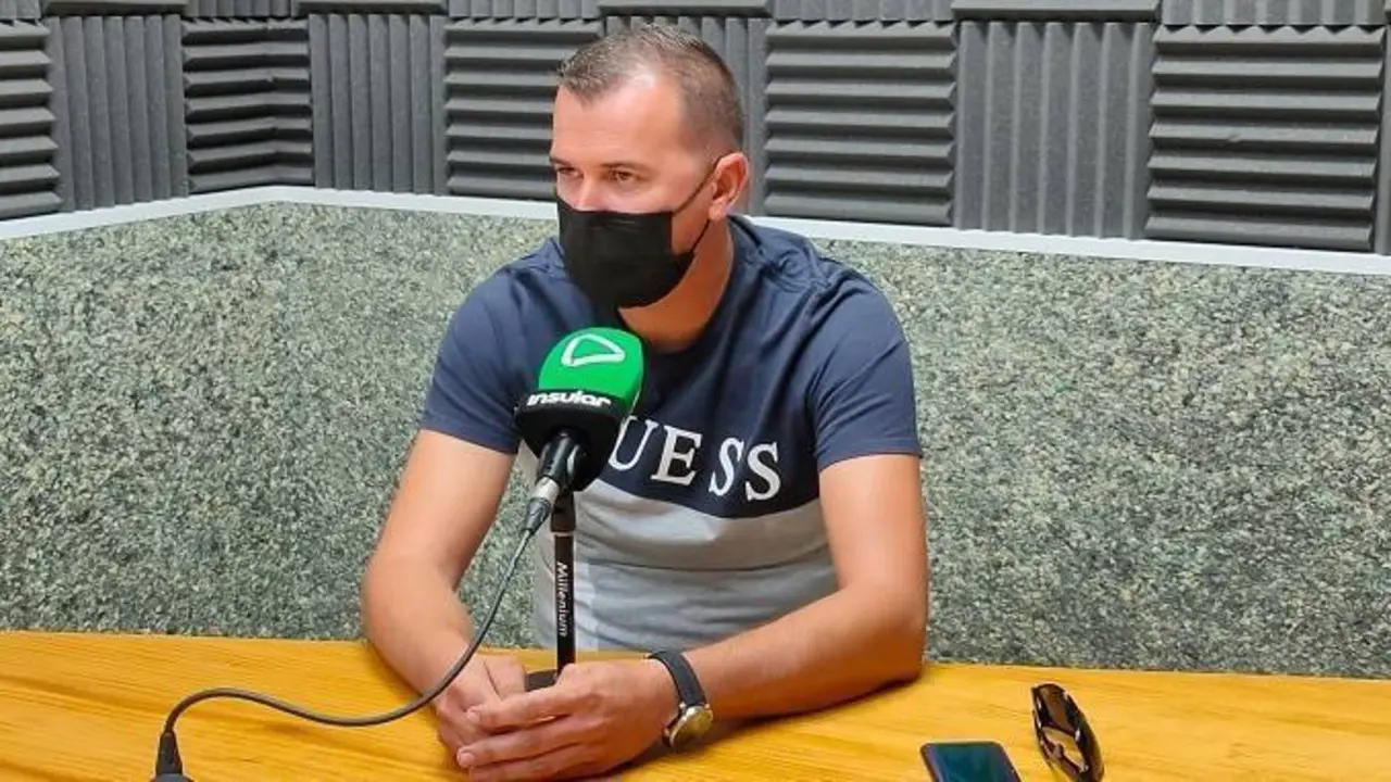 Jonathan Pe&ntilde;a en Radio Insular
