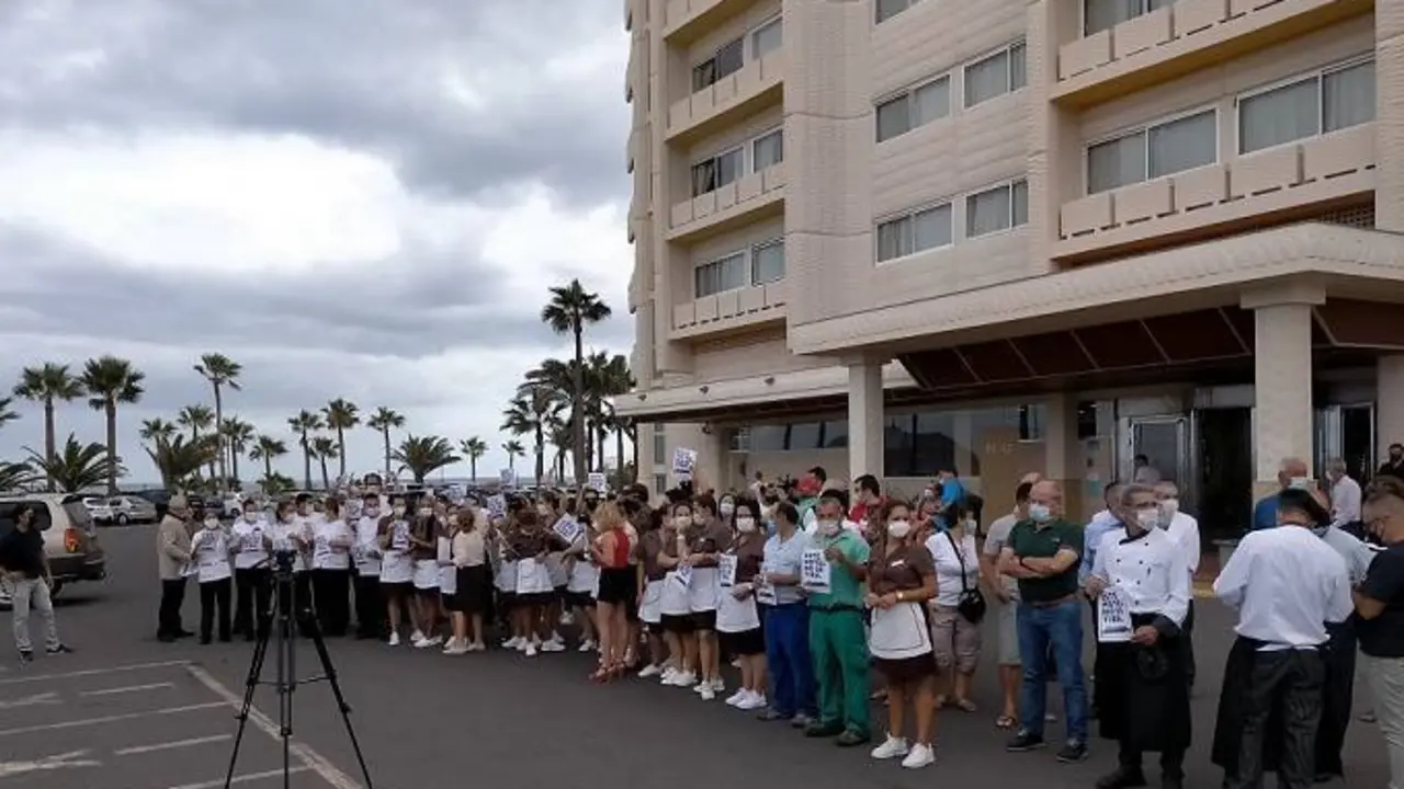 Concentraci&oacute;n de trabajadores del Hotel 3 Islas