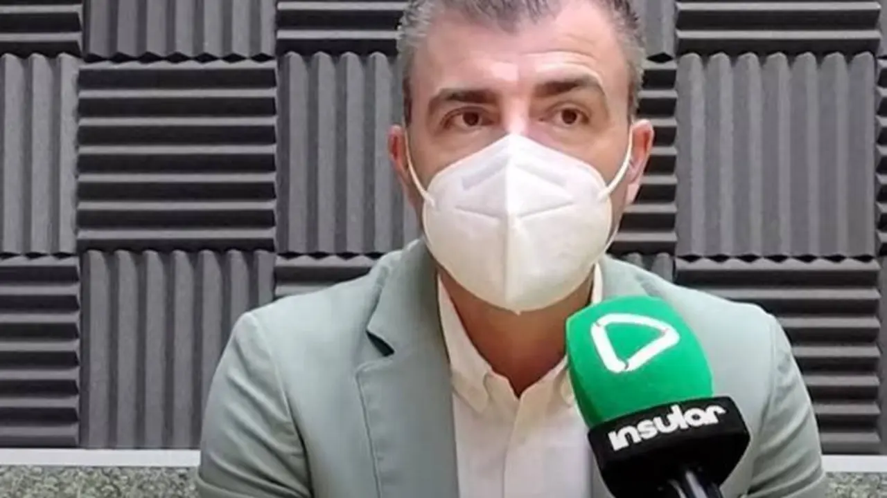 Manuel Dom&iacute;nguez en Radio Insular