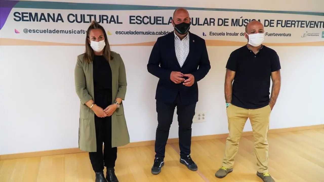 Saavedra, LLoret y Mart&iacute;n, en la presentaci&oacute;n de la iniciativa