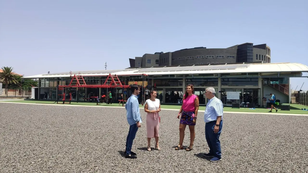 INSTALACI&Oacute;N PLACAS FOTOVOLTAICAS PISCINA MUNICIPAL MACROFIT